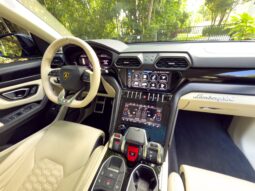 
										2022 Lamborghini Urus full									