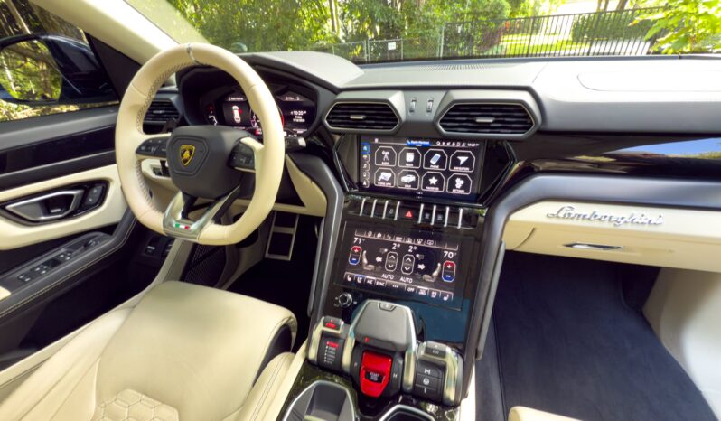 
								2022 Lamborghini Urus full									