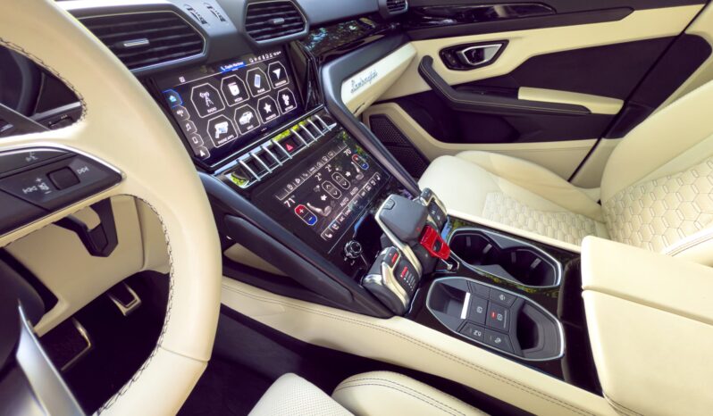 
								2022 Lamborghini Urus full									