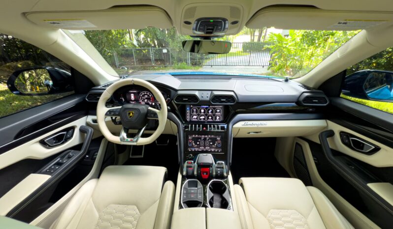 
								2022 Lamborghini Urus full									