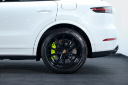 
										2020 Porsche Cayenne E-Hybrid Turbo S full									