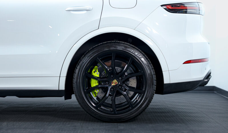 
								2020 Porsche Cayenne E-Hybrid Turbo S full									