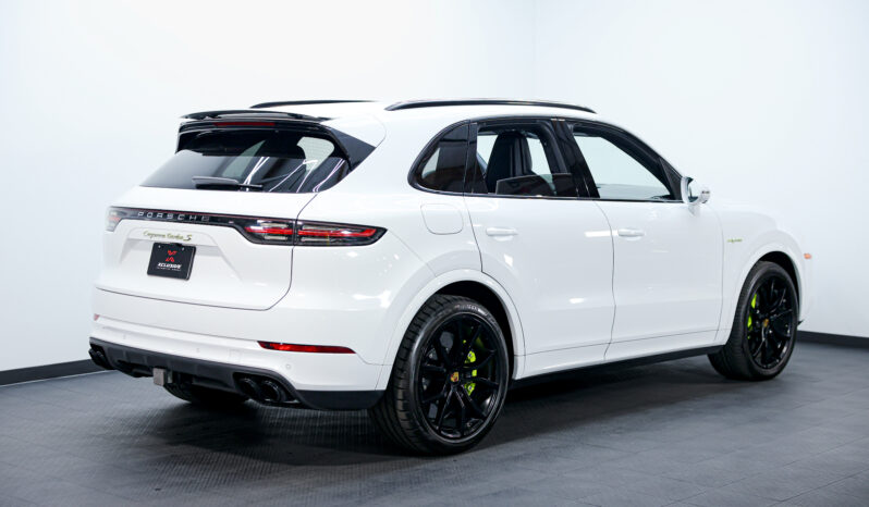 
								2020 Porsche Cayenne E-Hybrid Turbo S full									