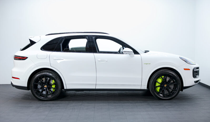 
								2020 Porsche Cayenne E-Hybrid Turbo S full									