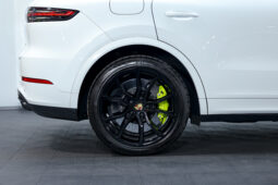 
										2020 Porsche Cayenne E-Hybrid Turbo S full									