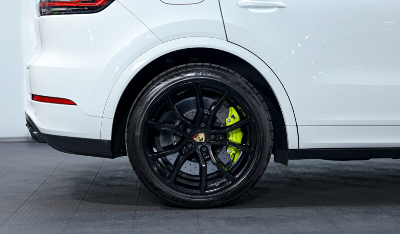 
								2020 Porsche Cayenne E-Hybrid Turbo S full									
