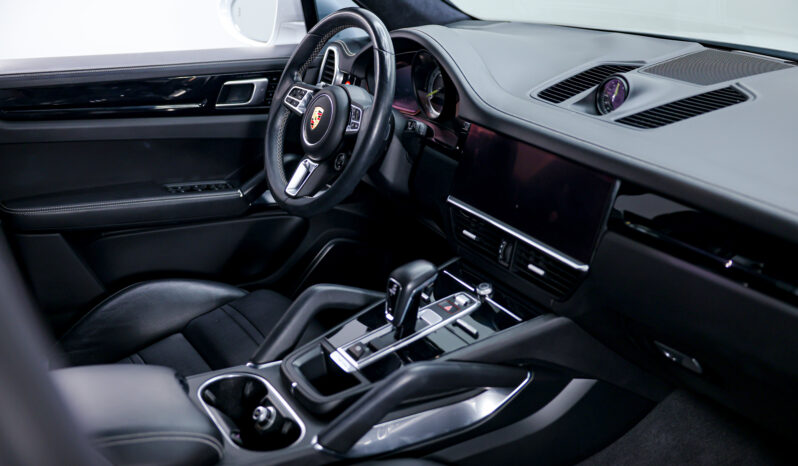 
								2020 Porsche Cayenne E-Hybrid Turbo S full									