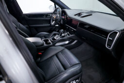
										2020 Porsche Cayenne E-Hybrid Turbo S full									