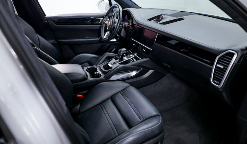 
								2020 Porsche Cayenne E-Hybrid Turbo S full									