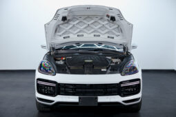 
										2020 Porsche Cayenne E-Hybrid Turbo S full									