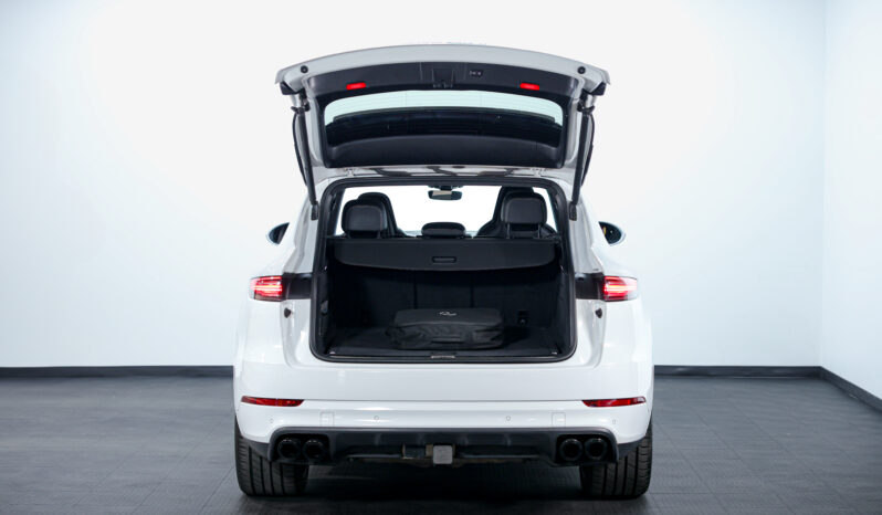 
								2020 Porsche Cayenne E-Hybrid Turbo S full									