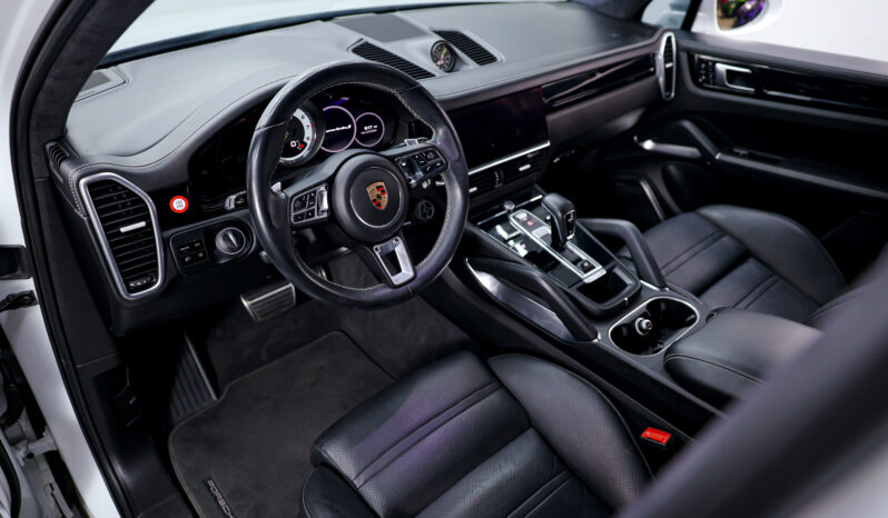 
								2020 Porsche Cayenne E-Hybrid Turbo S full									
