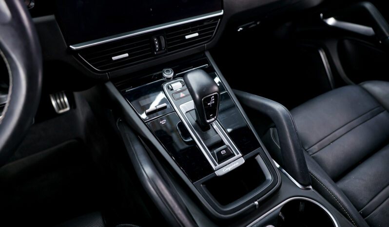 
								2020 Porsche Cayenne E-Hybrid Turbo S full									
