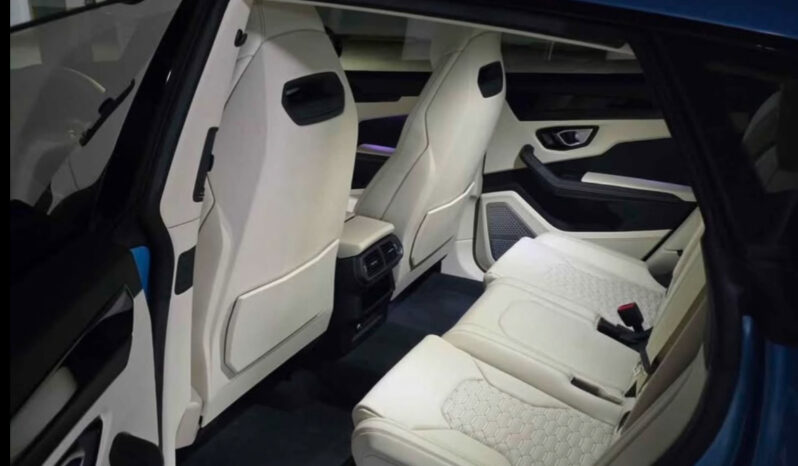 
								2022 Lamborghini Urus full									