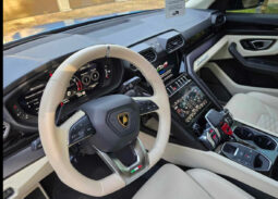 
										2022 Lamborghini Urus full									