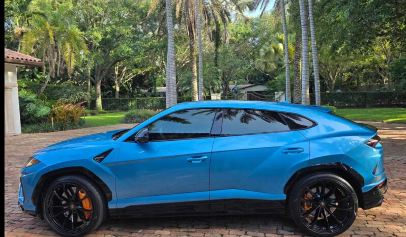 
								2022 Lamborghini Urus full									