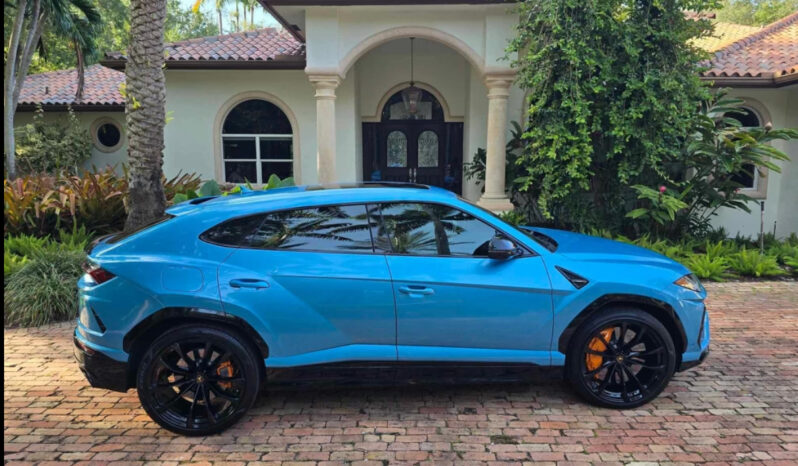 
								2022 Lamborghini Urus full									