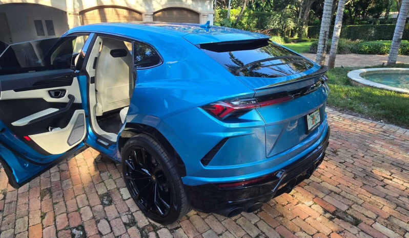 
								2022 Lamborghini Urus full									