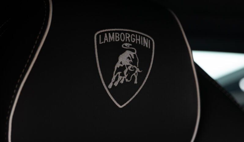 
								2020 Lamborghini Huracan EVO full									