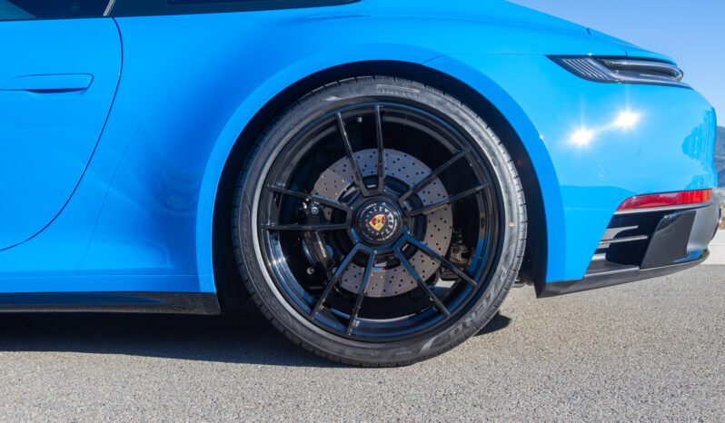 
								2023 Porsche 911 Carrera GTS full									