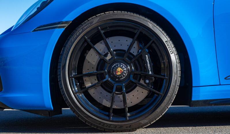 
								2023 Porsche 911 Carrera GTS full									