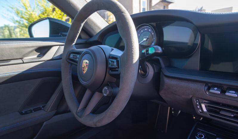 
								2023 Porsche 911 Carrera GTS full									