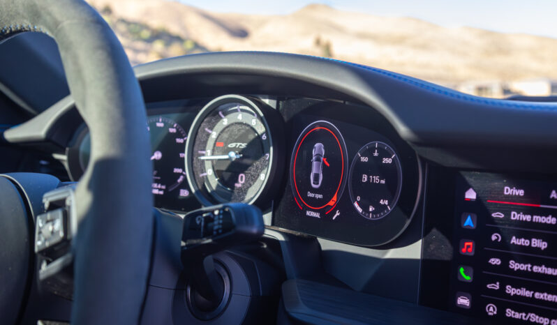 
								2023 Porsche 911 Carrera GTS full									