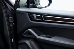 
										2022 Porsche Cayenne full									