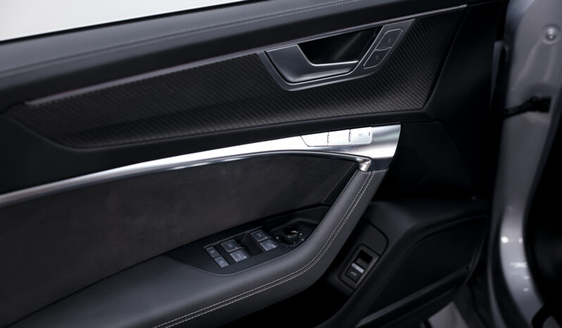 
								2023 Audi RS 6 Avant full									