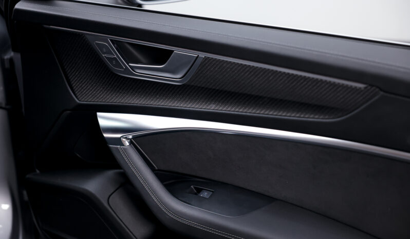 
								2023 Audi RS 6 Avant full									