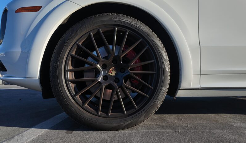 
								2022 Porsche Cayenne GTS full									
