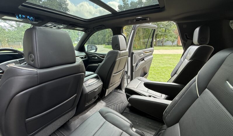 
								2022 Cadillac Escalade Premium Luxury full									