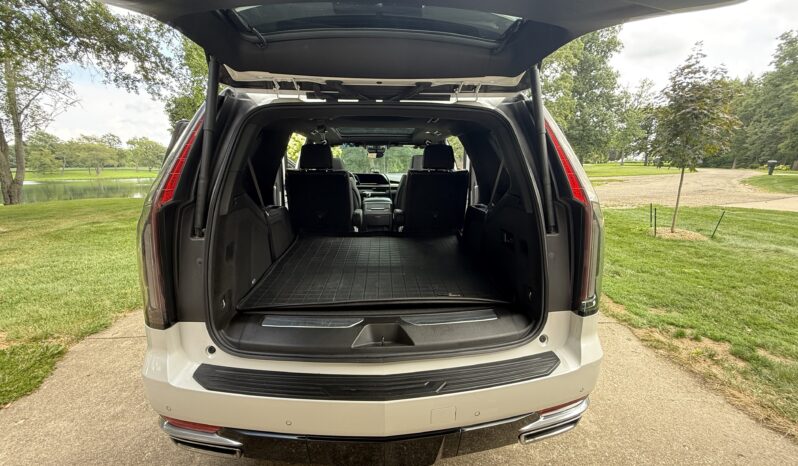 
								2022 Cadillac Escalade Premium Luxury full									