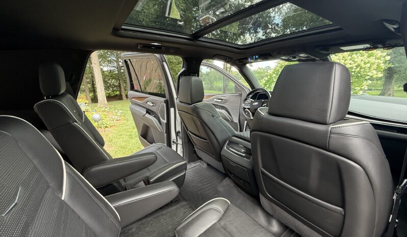 
								2022 Cadillac Escalade Premium Luxury full									