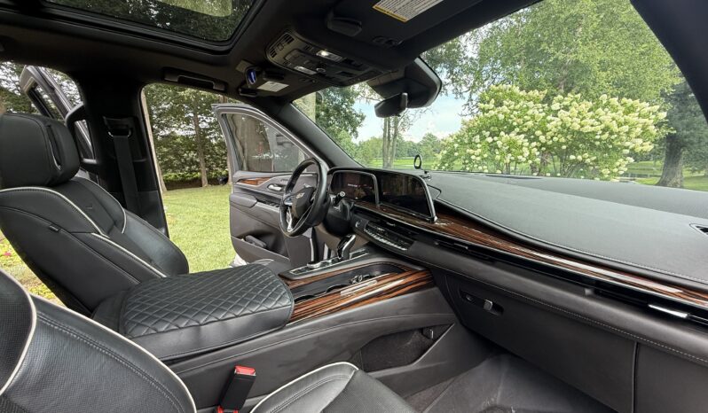 
								2022 Cadillac Escalade Premium Luxury full									