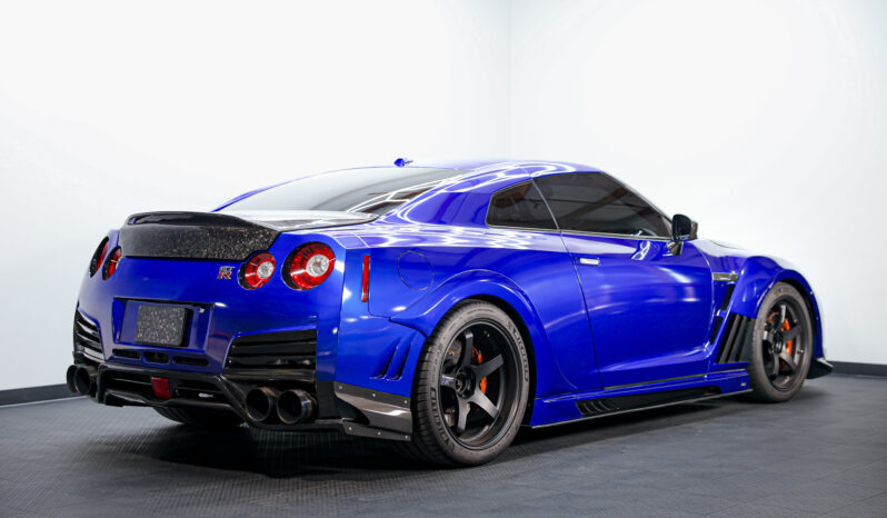 
								Nissan GTR full									
