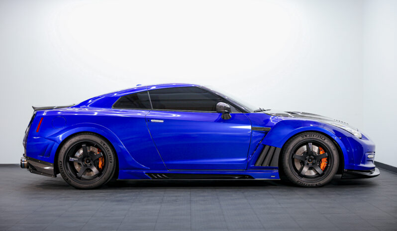 
								Nissan GTR full									