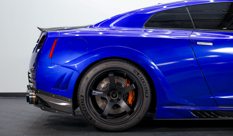 
								Nissan GTR full									