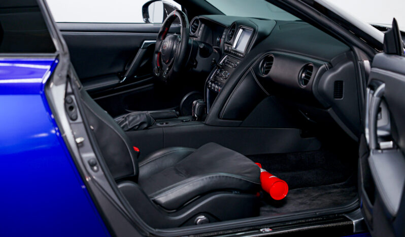 
								Nissan GTR full									