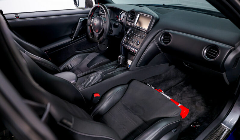 
								Nissan GTR full									