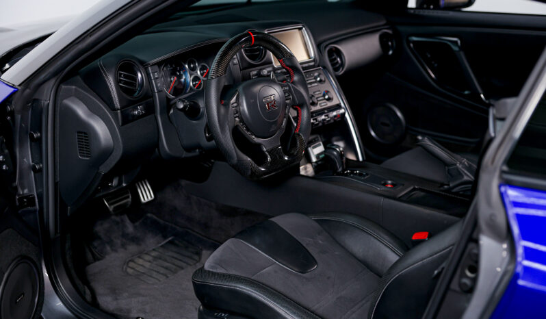 
								Nissan GTR full									
