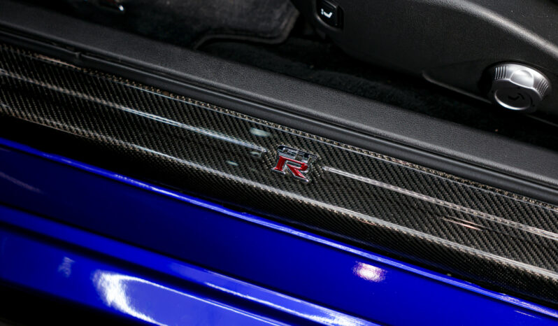 
								Nissan GTR full									