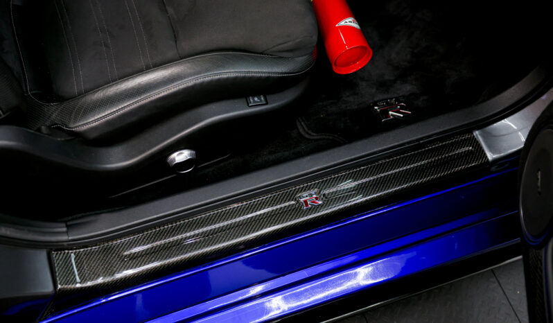 
								Nissan GTR full									