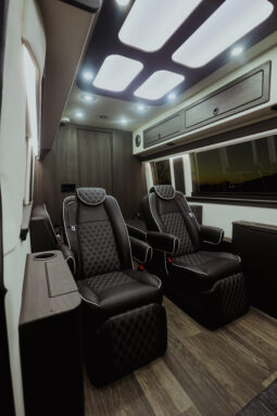 
										2024 Mercedes Benz Sprinter 3500 full									