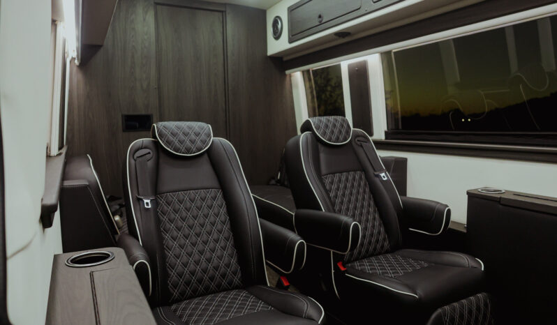 
								2024 Mercedes Benz Sprinter 3500 full									