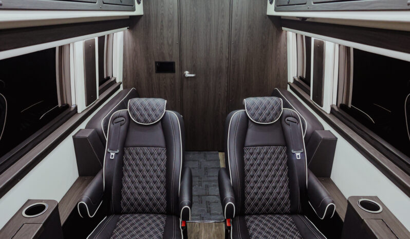
								2024 Mercedes Benz Sprinter 3500 full									