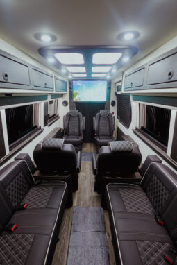 
										2024 Mercedes Benz Sprinter 3500 full									