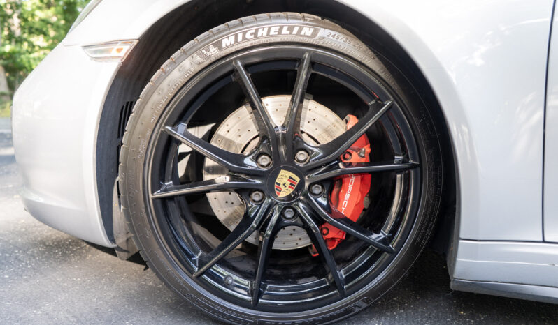 
								2017 Porsche 911 Carrera 4S full									