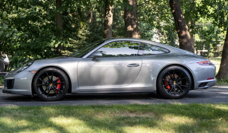 
								2017 Porsche 911 Carrera 4S full									