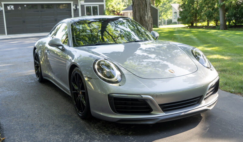 
								2017 Porsche 911 Carrera 4S full									